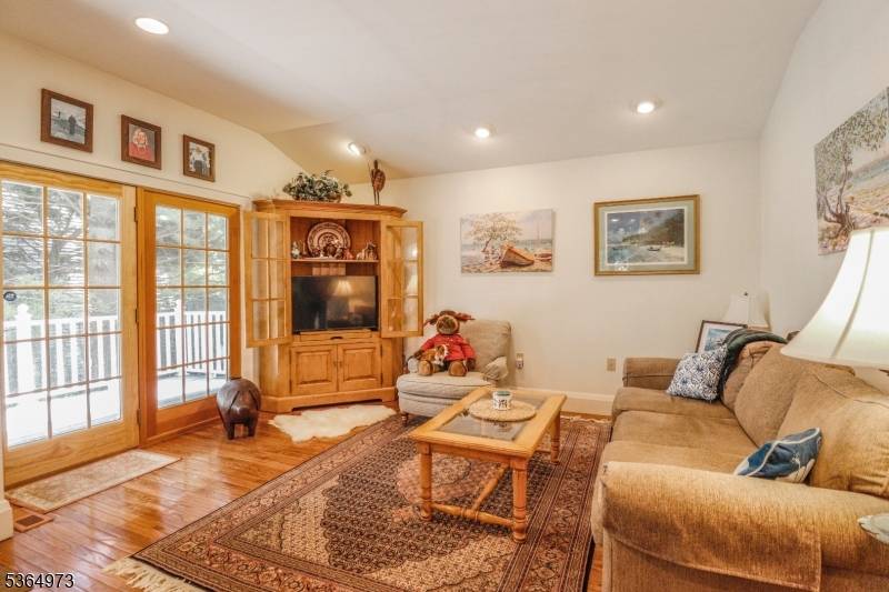 Metuchen Boro, NJ 08840,217 Midland Ave