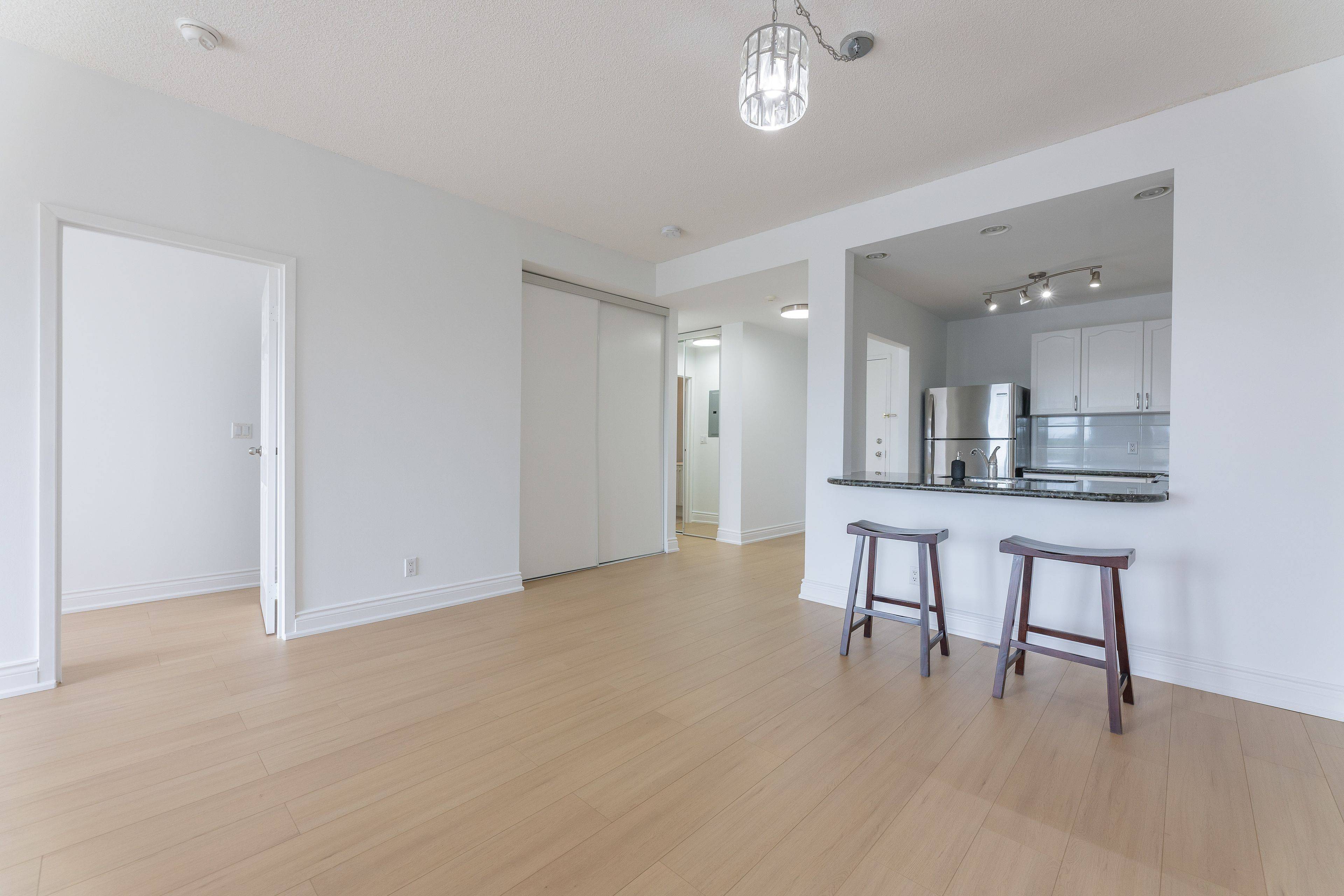 778 Sheppard AVE W #407, Toronto C06, ON M3H 6B7