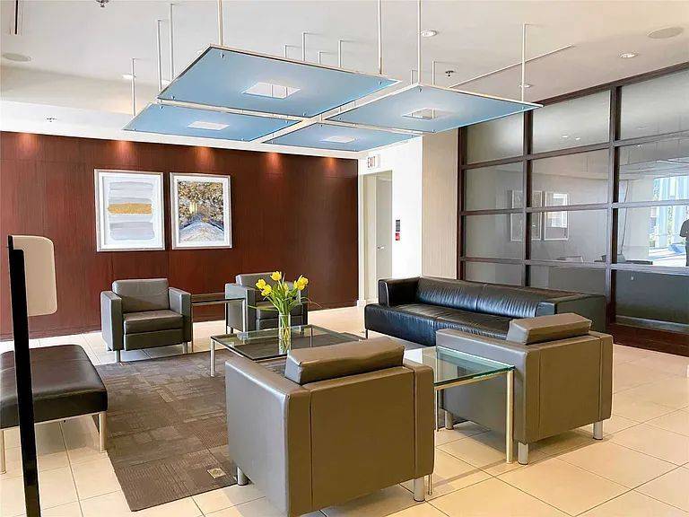 36 Lee Centre DR #3011, Toronto E09, ON M1H 3K2