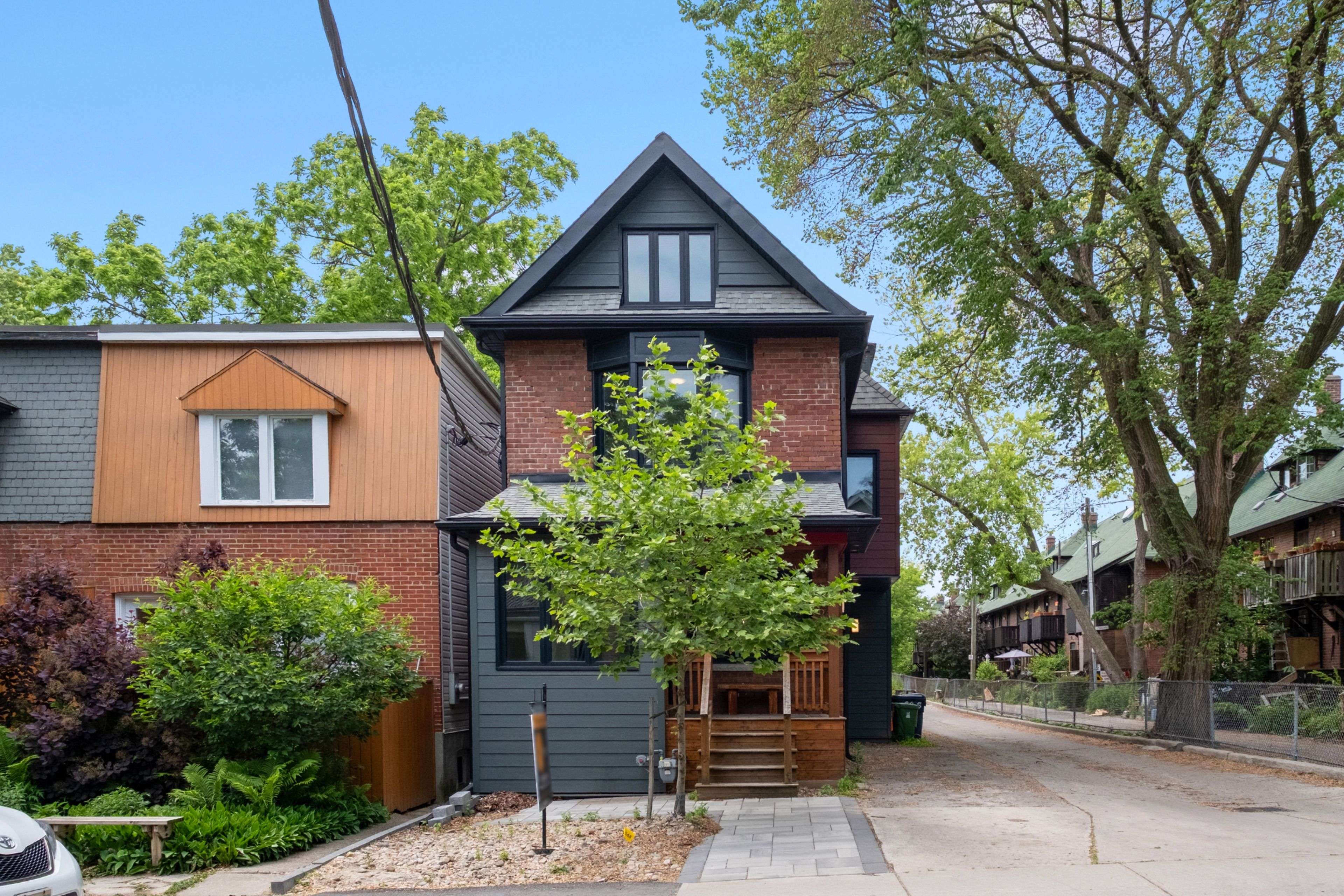 Toronto E01, ON M4K 3C3,626 Logan AVE