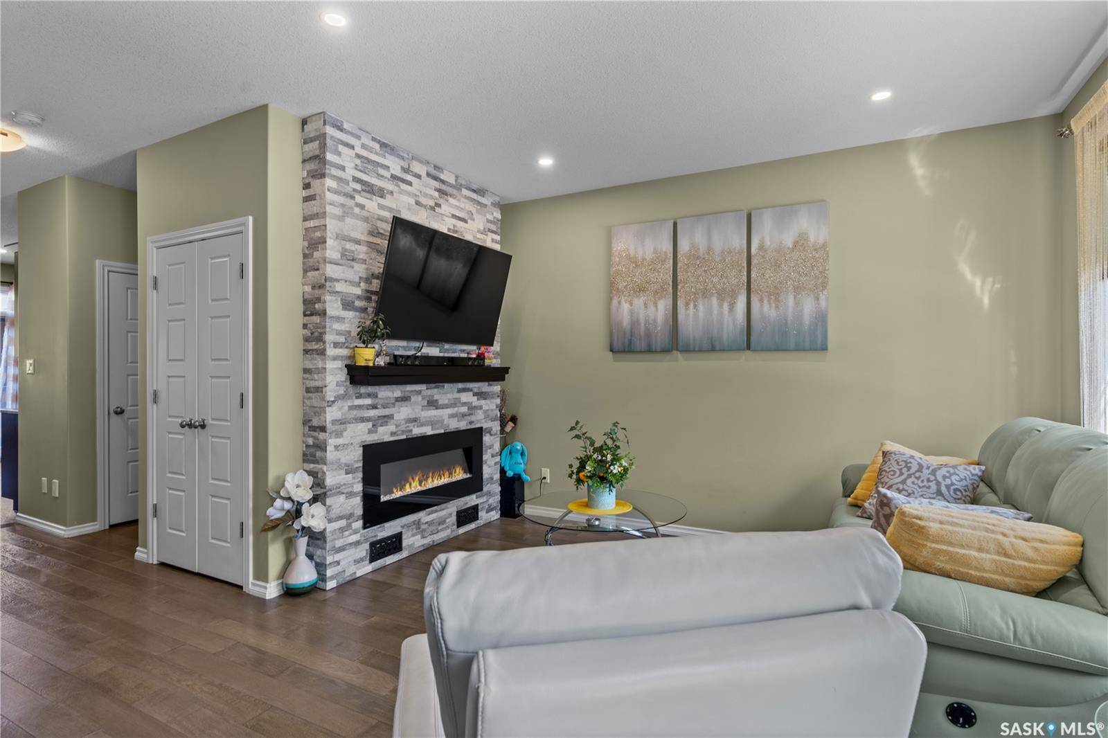 Regina, SK S4X 0L2,3229 Elgaard DRIVE #209