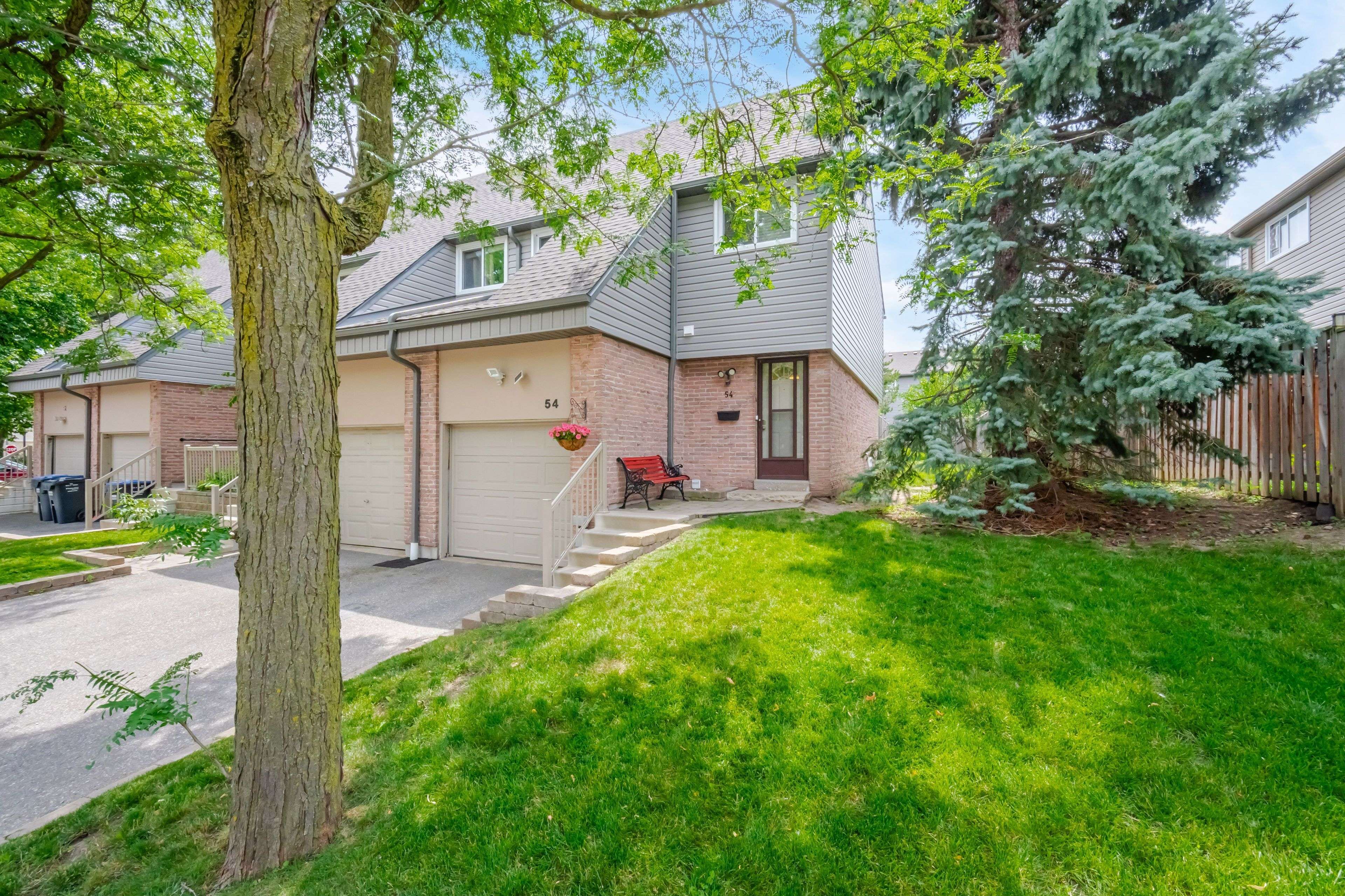 Brampton, ON L6V 3E3,54 Tara Park CRES