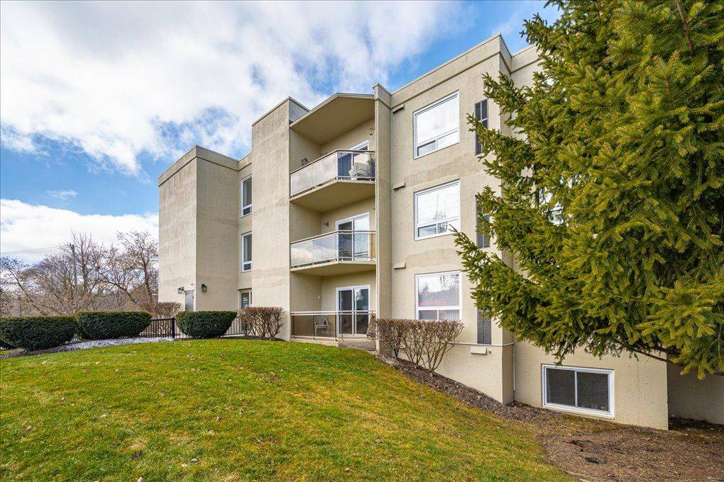 245 Queen ST W #301, Centre Wellington, ON N1M 3R6