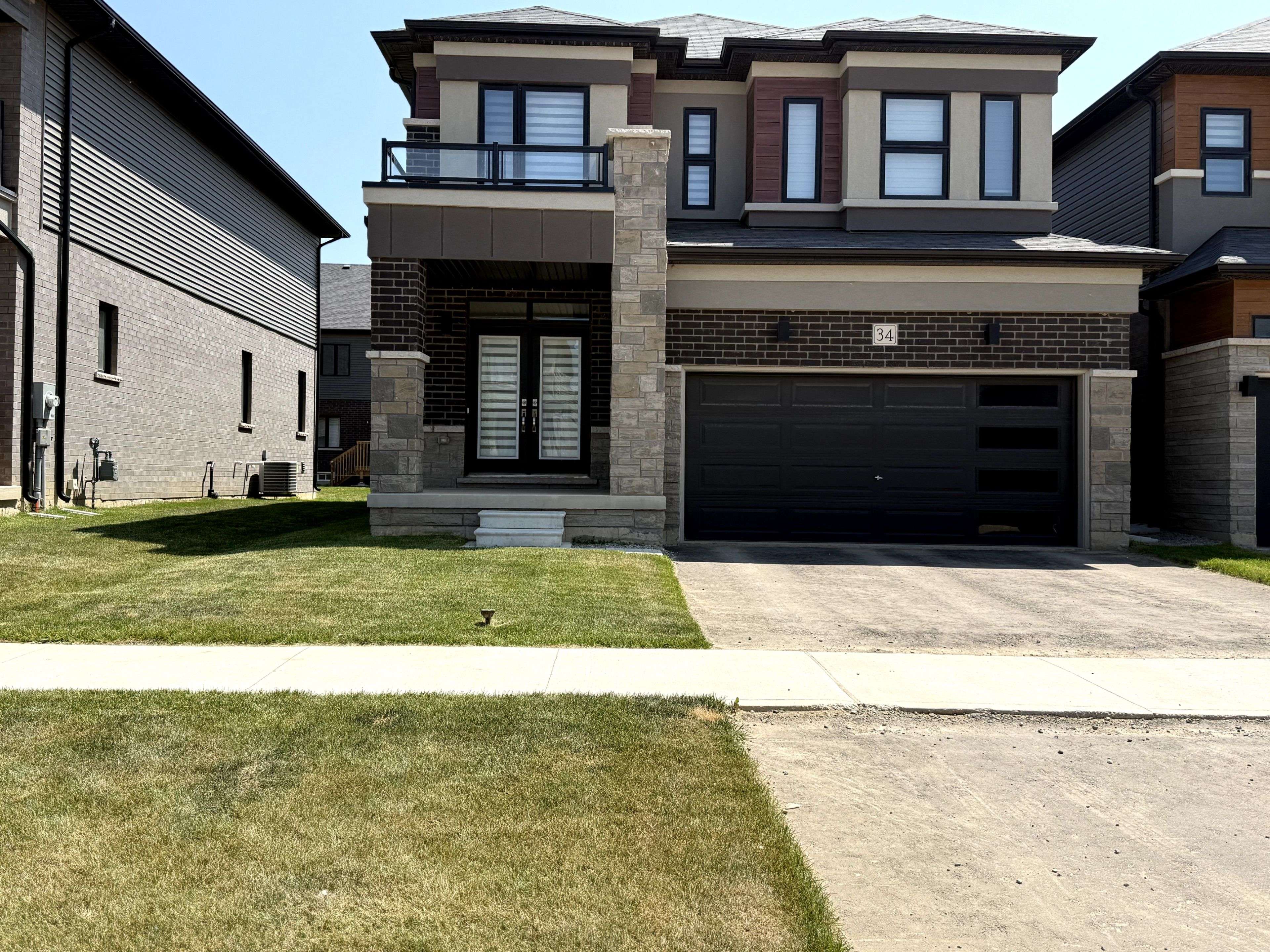 Brantford, ON N3V 0B9,34 Dennis AVE N
