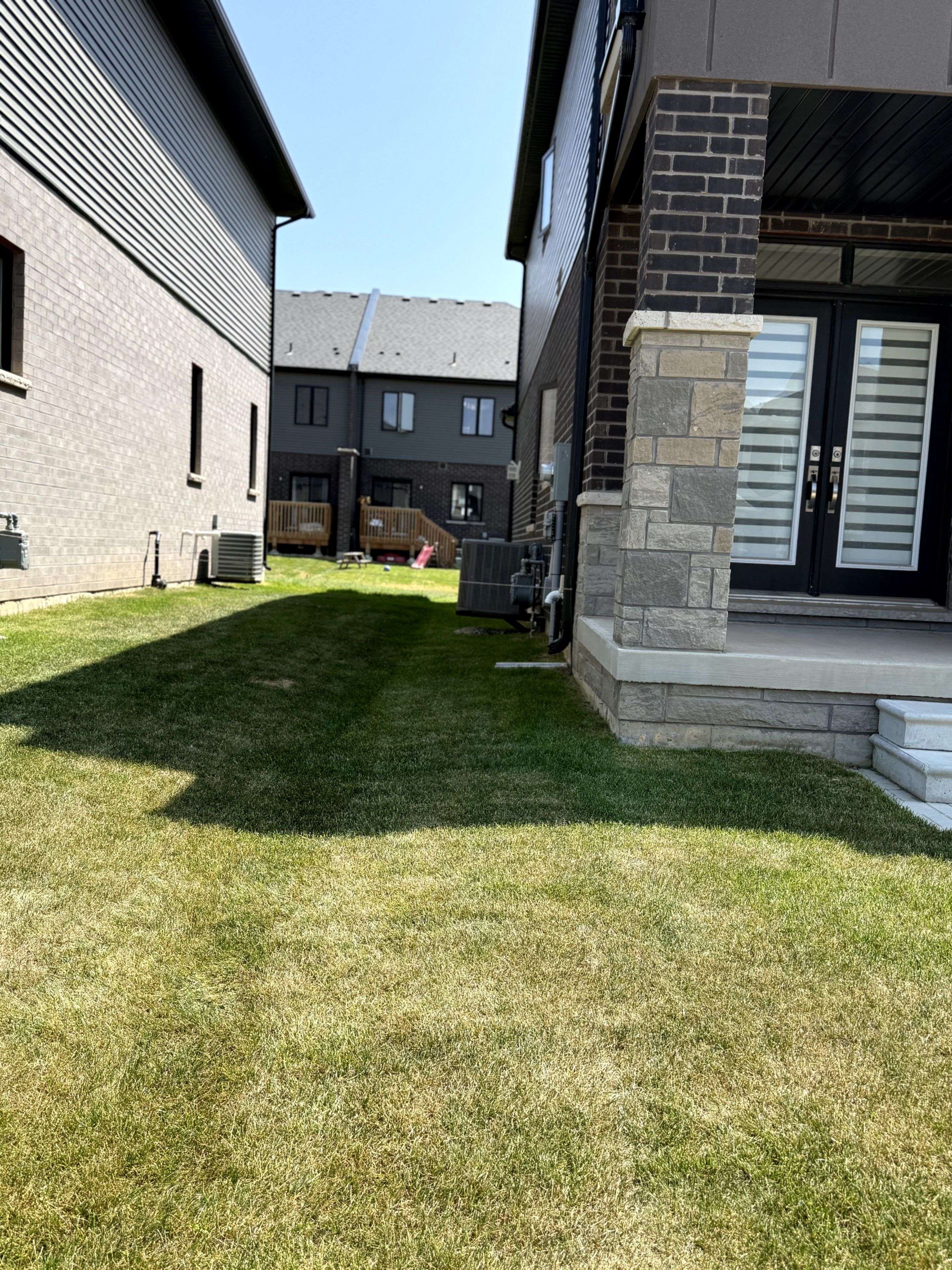 Brantford, ON N3V 0B9,34 Dennis AVE N