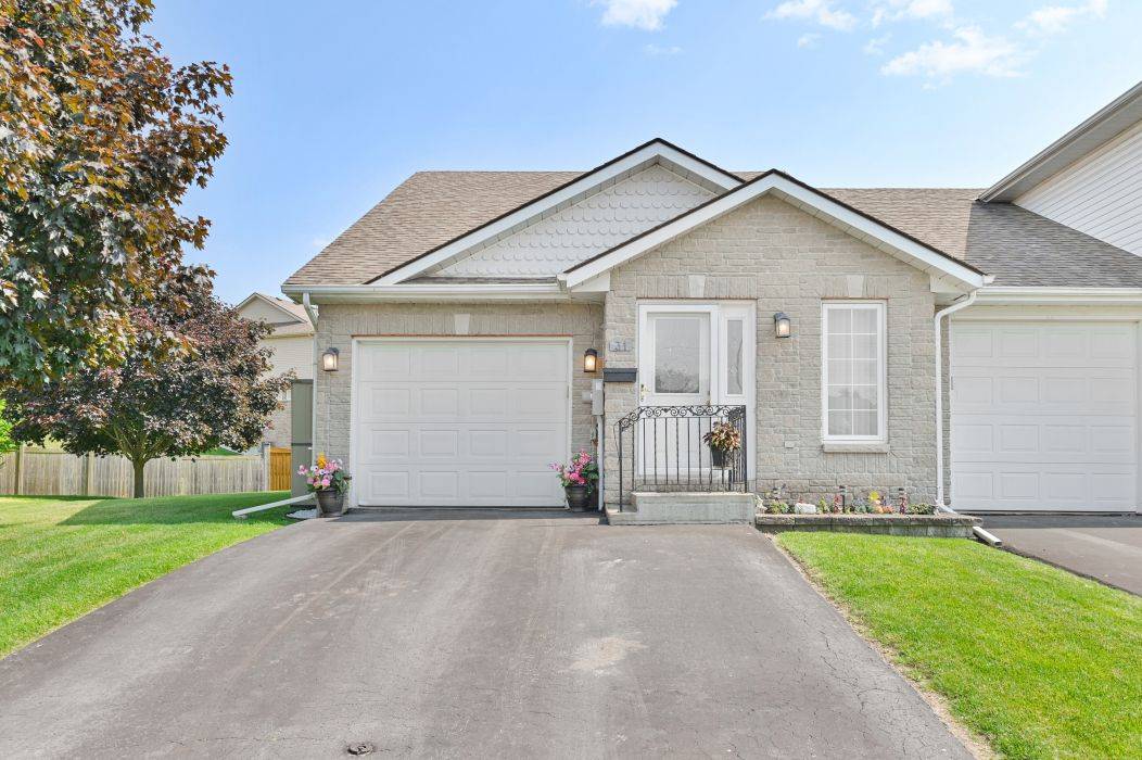 Belleville, ON K8P 5L5,31 Alder CT