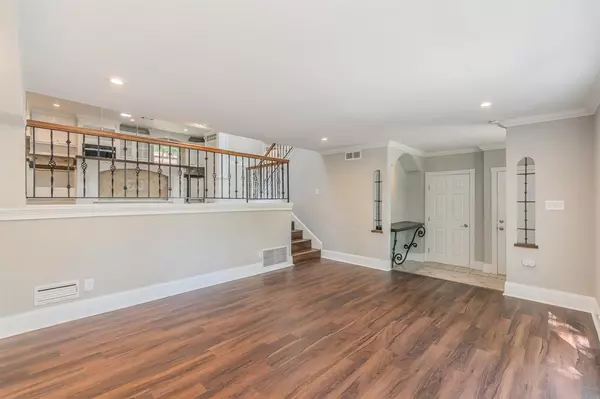 Arlington, TX 76012,2704 Chinquapin Oak Lane