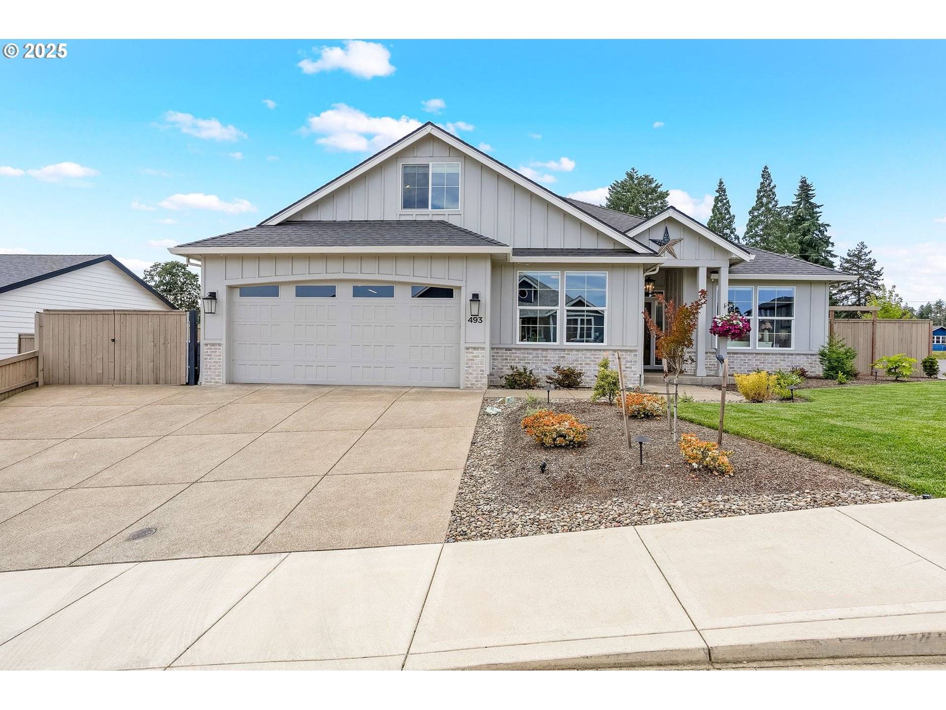 493 CRATER LAKE DR, Dallas, OR 97338
