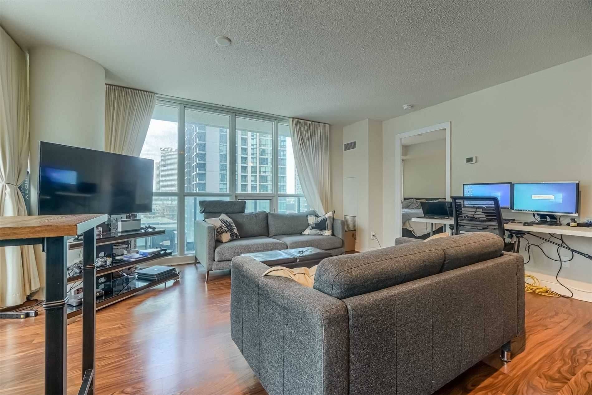 Toronto C01, ON M5J 2Z3,33 Bay ST #1304