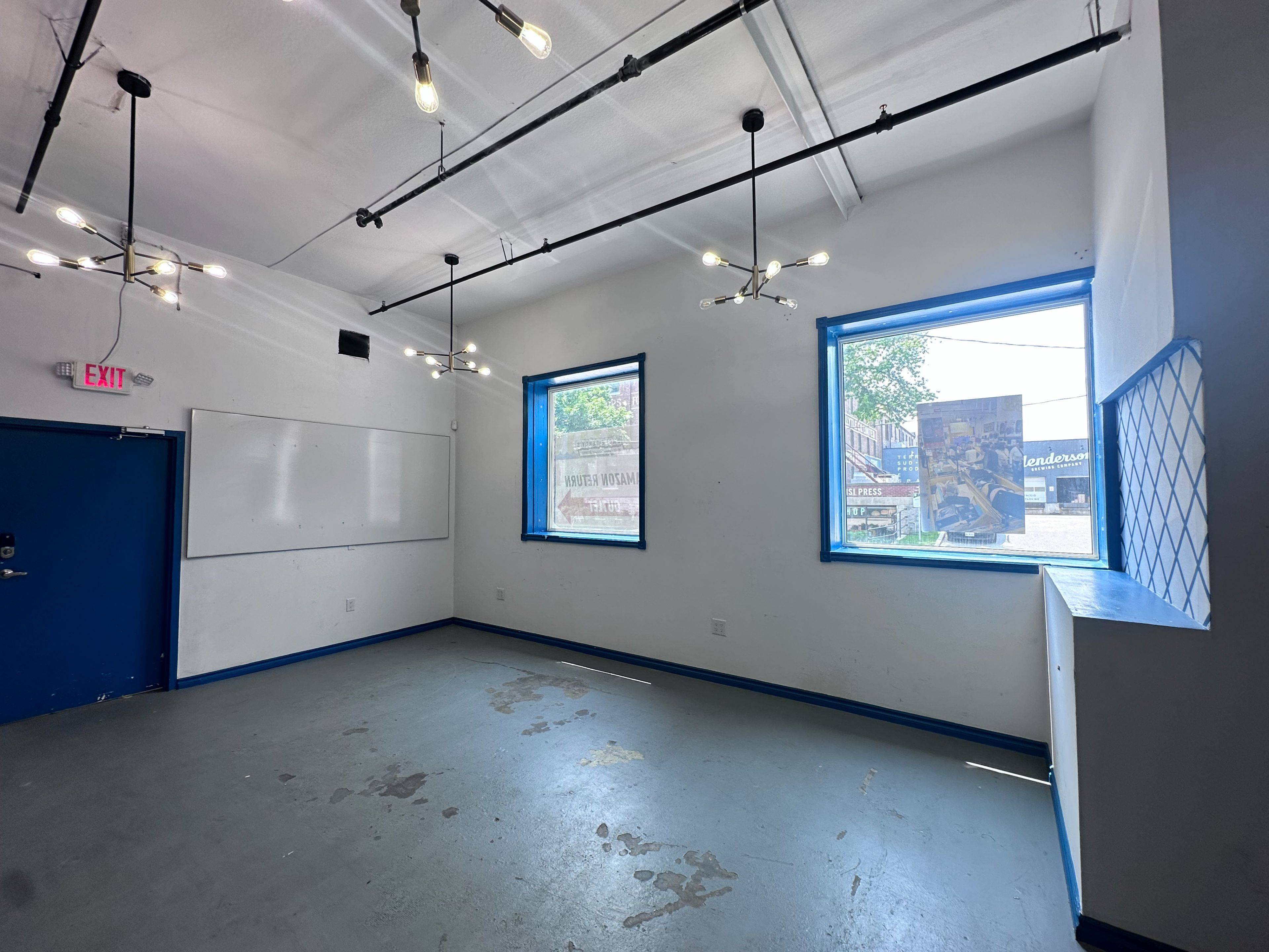Toronto C01, ON M6R 2B2,151 Sterling RD #Studio 6