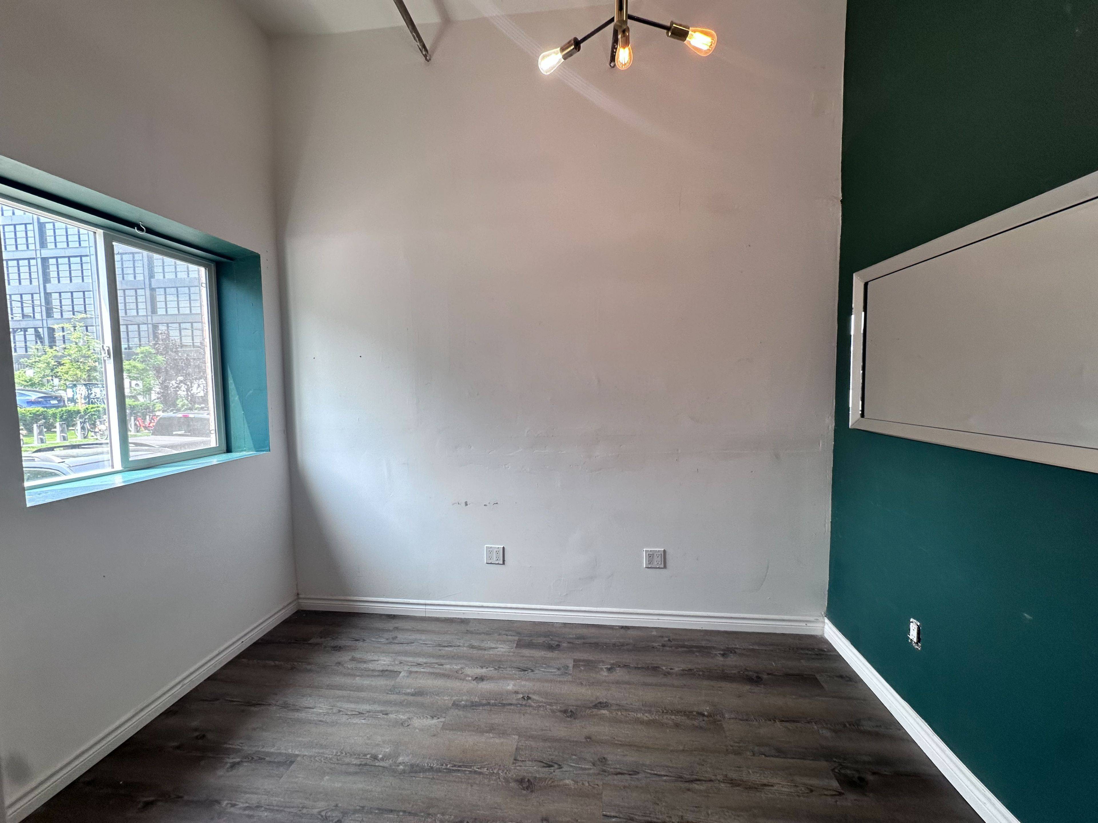 Toronto C01, ON M6R 2B2,151 Sterling RD #Studio 6
