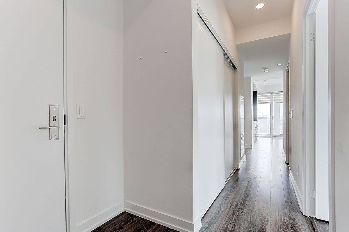 Toronto C01, ON M5G 1C9,20 Edward ST #2415