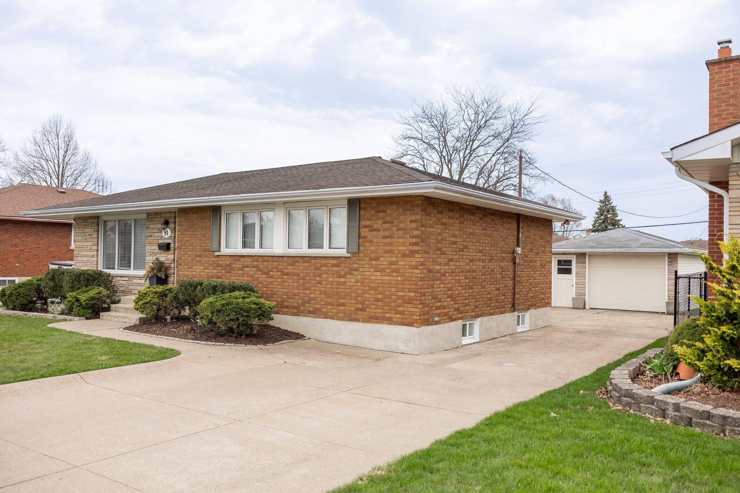 Thorold, ON L2V 3B8,91 Elgin ST