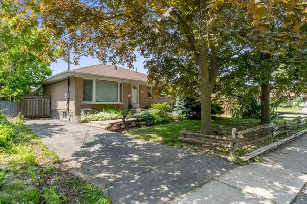 30 Lesbury AVE, Brampton, ON L6W 3A4