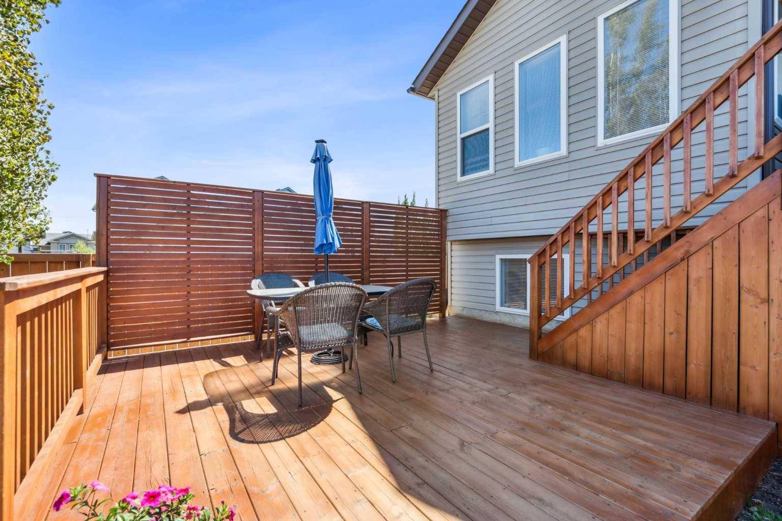 Calgary, AB T3K 0J4,325 Covecreek Close Northeast