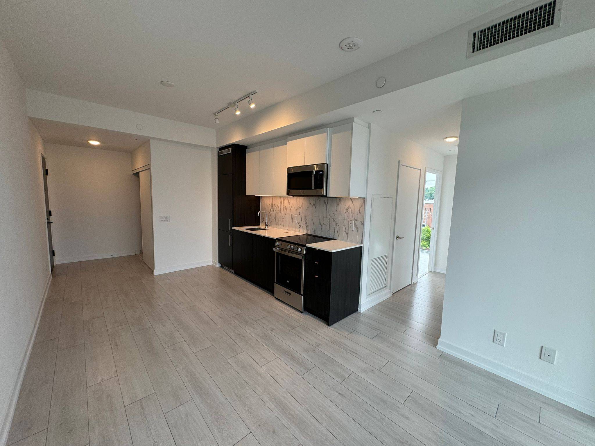 Toronto C02, ON M6G 1Y7,500 Dupont ST #413
