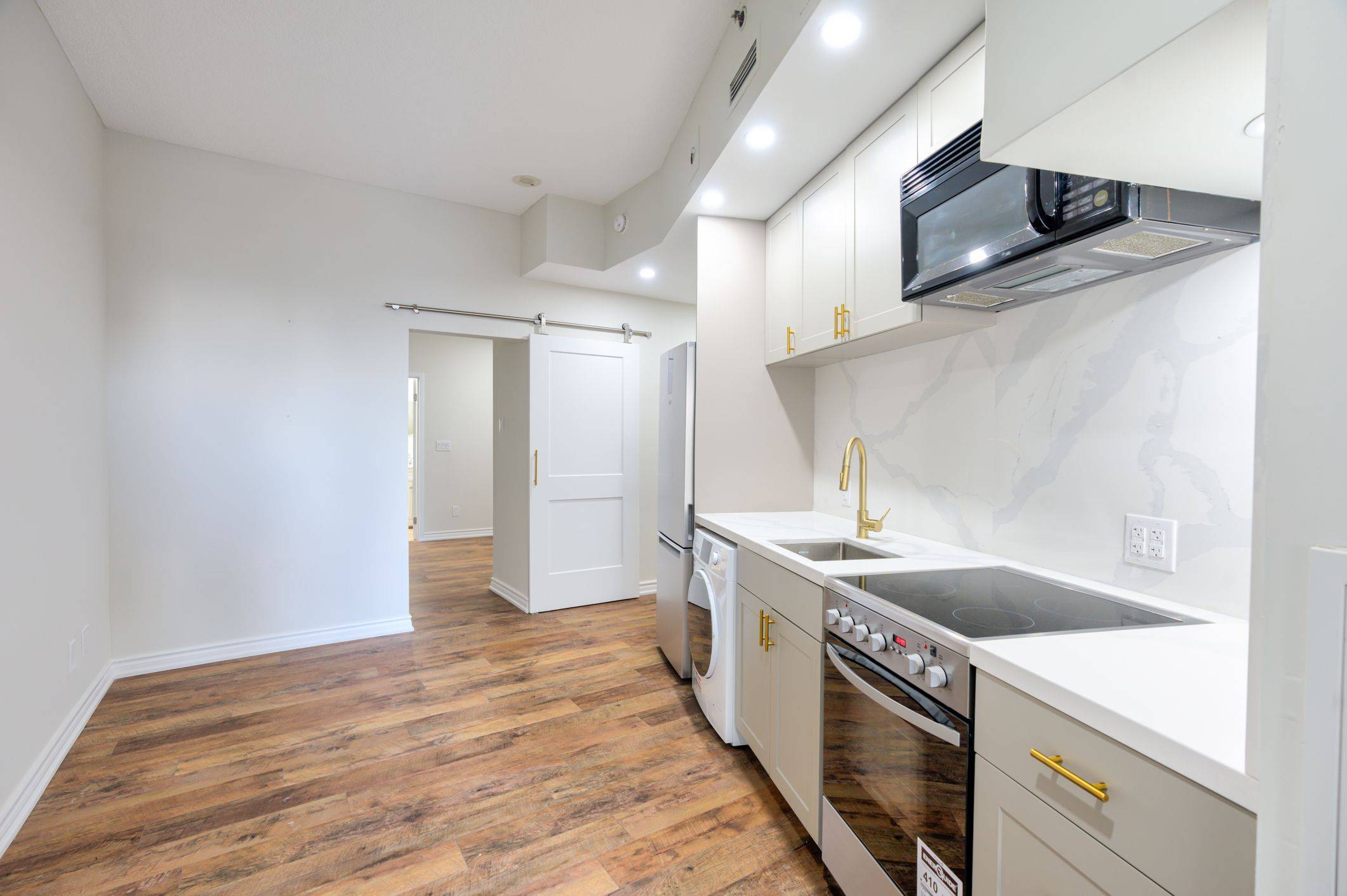 Toronto C01, ON M5H 1A1,1 King ST W #1706