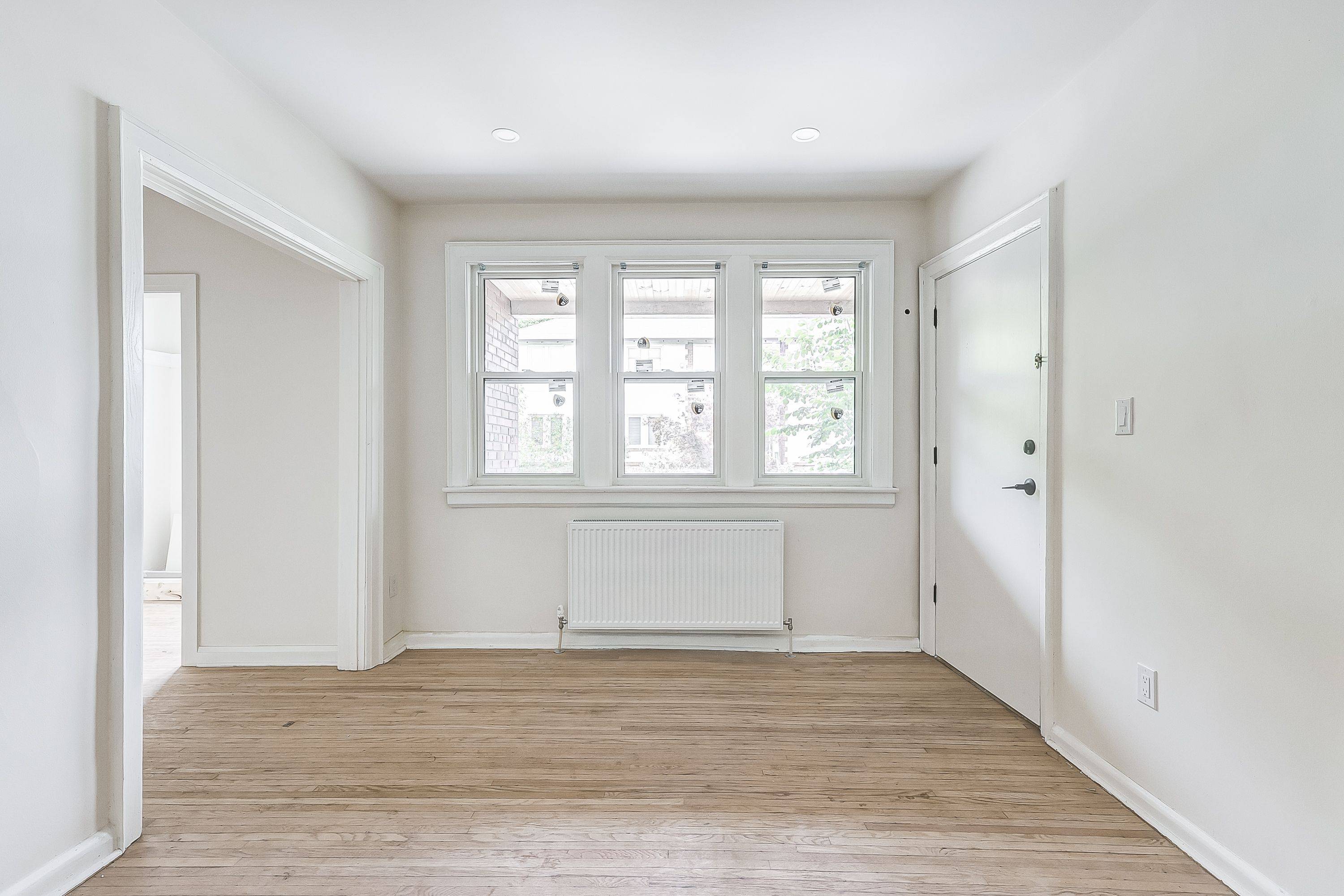 Toronto E02, ON M4E 2S9,44 Wineva AVE #1
