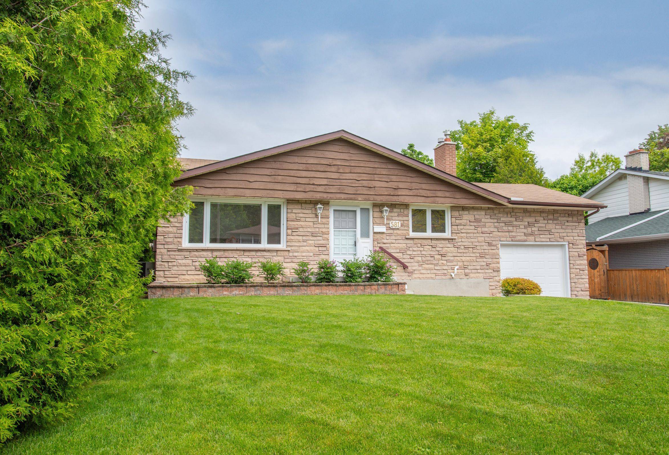 Oshawa, ON L1G 2J7,581 Arnhem DR