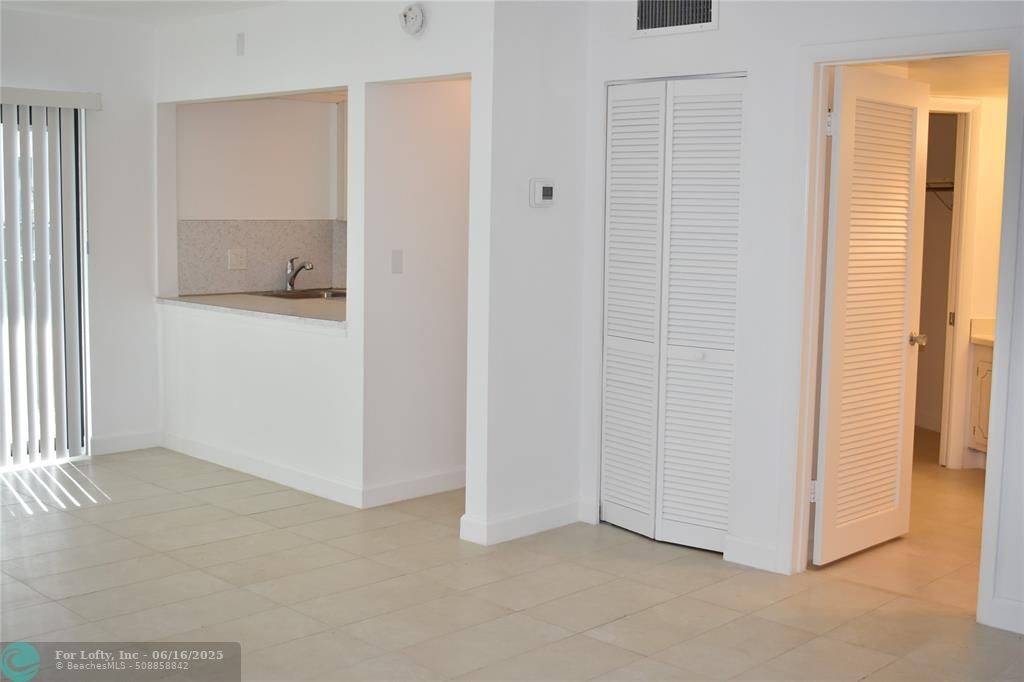Fort Lauderdale, FL 33315,1000 River Reach Dr #208