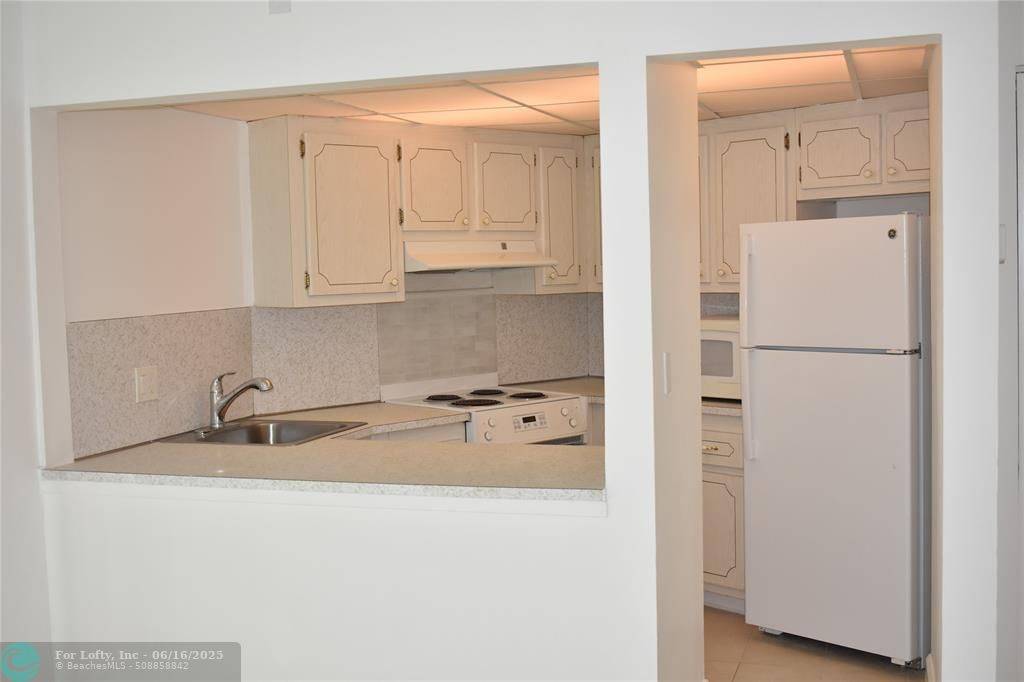 Fort Lauderdale, FL 33315,1000 River Reach Dr #208
