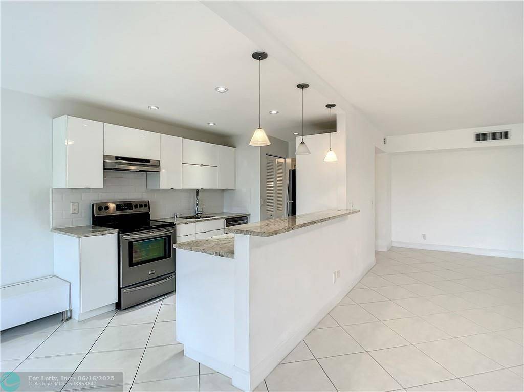 Boca Raton, FL 33433,6342 Longboat Ln  #404