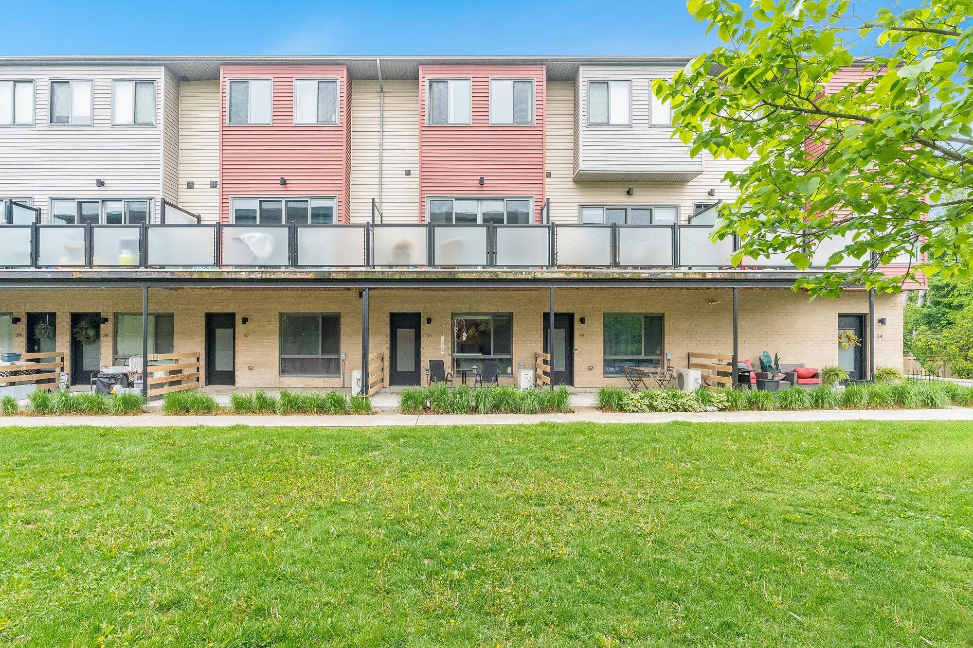 369 Essa RD #36, Barrie, ON L4N 9C8
