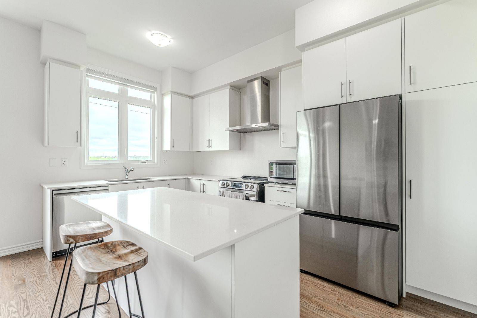 Barrie, ON L9J 0P4,258 Madelaine DR