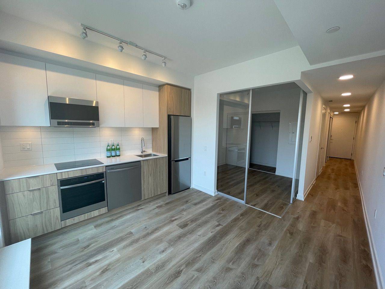 Toronto W07, ON M8Z 4E8,6 Chartwell RD #316