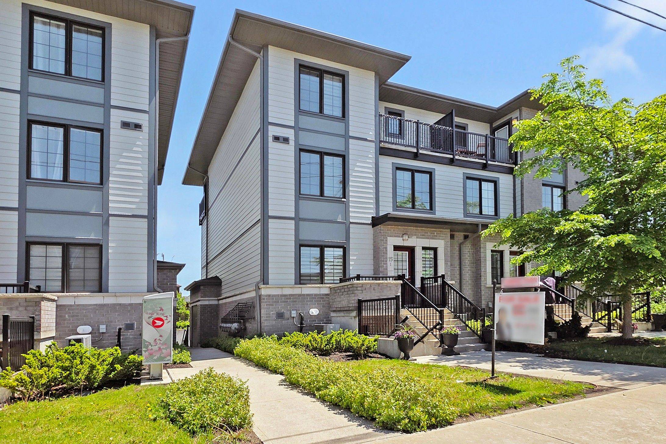 Toronto W03, ON M6M 0B5,15 Forbes AVE #2