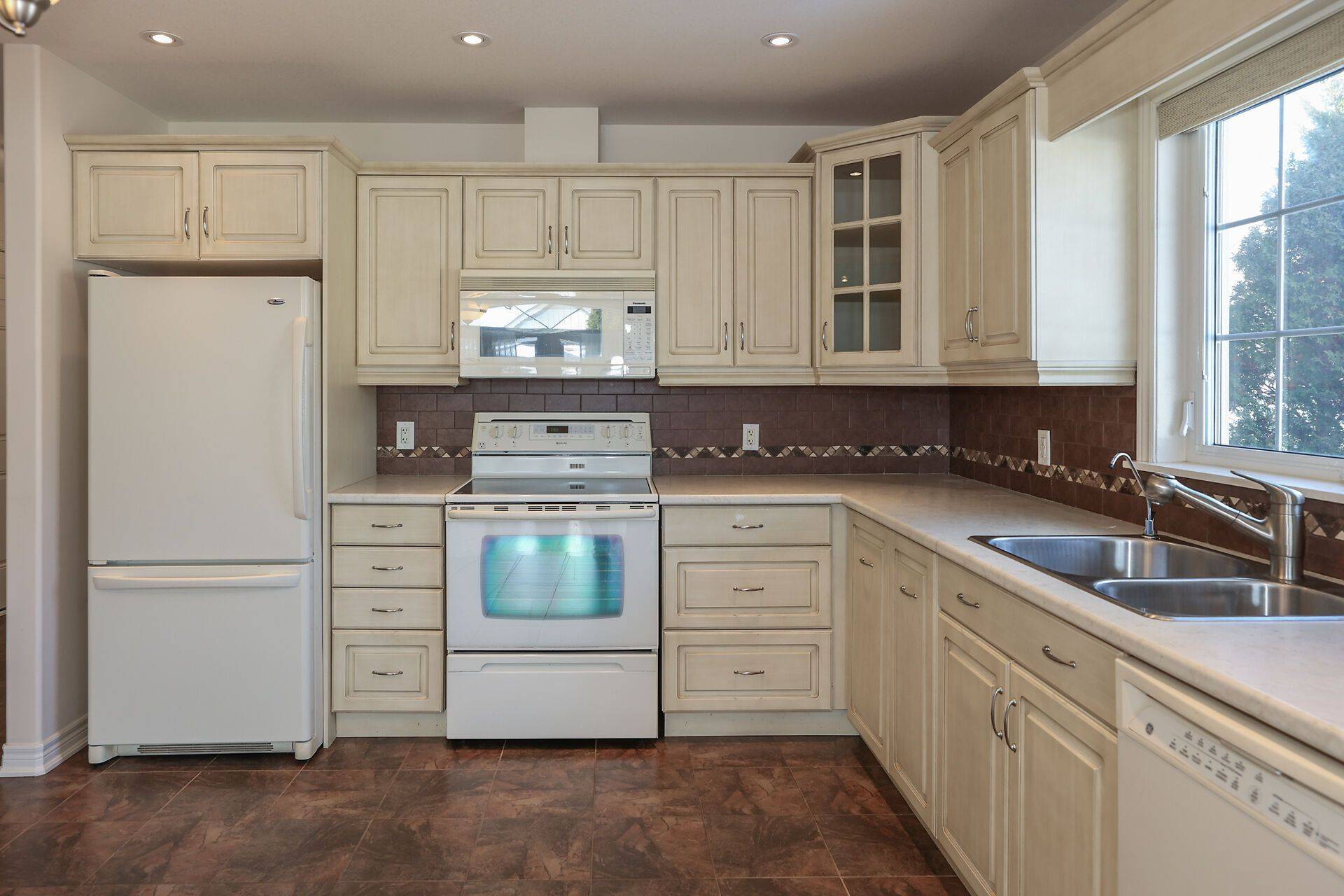 St. Catharines, ON L2M 0A6,603 Welland AVE E ##5