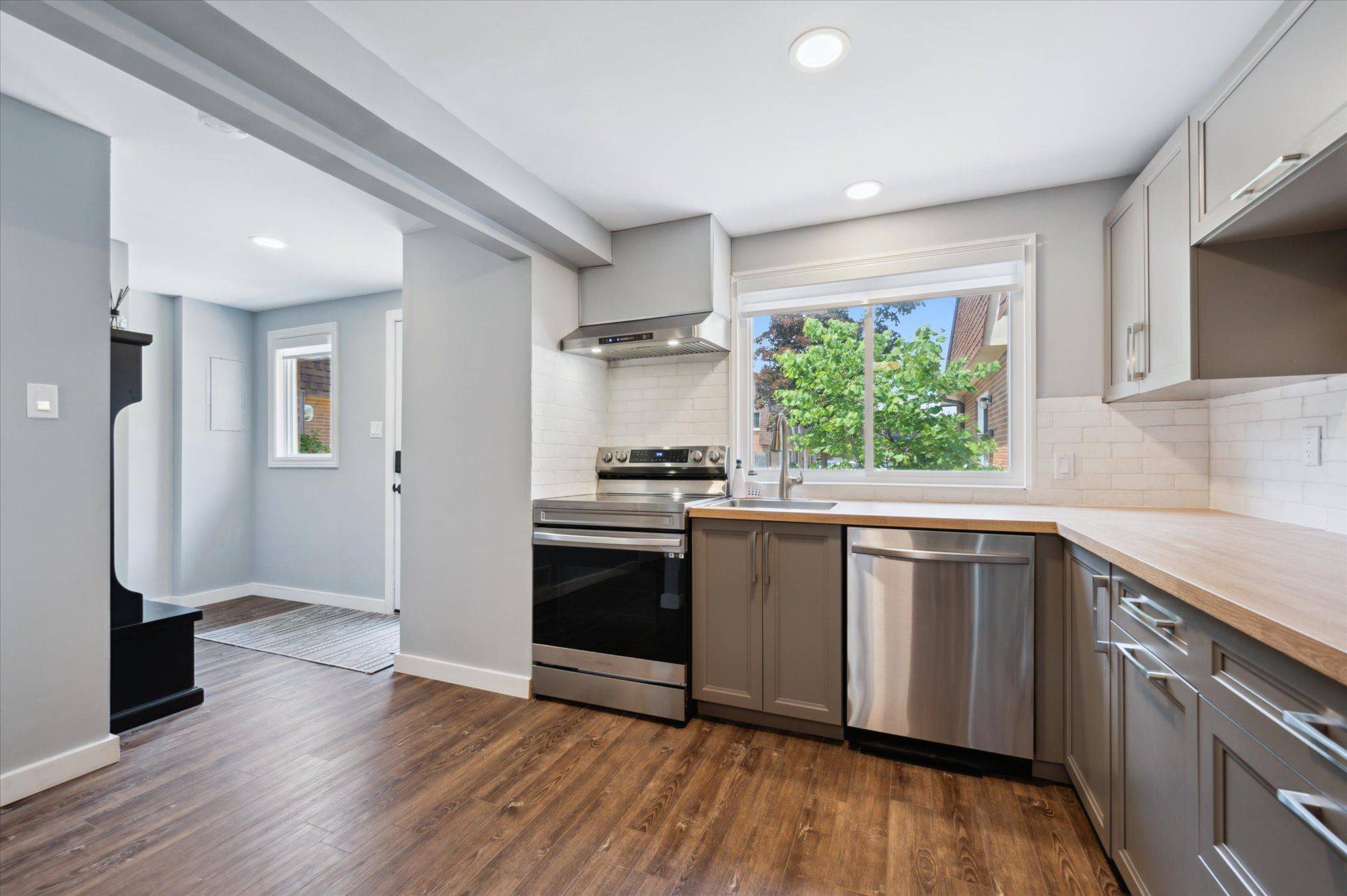 Guelph, ON N1E 3K7,120 Country Club DR W #16