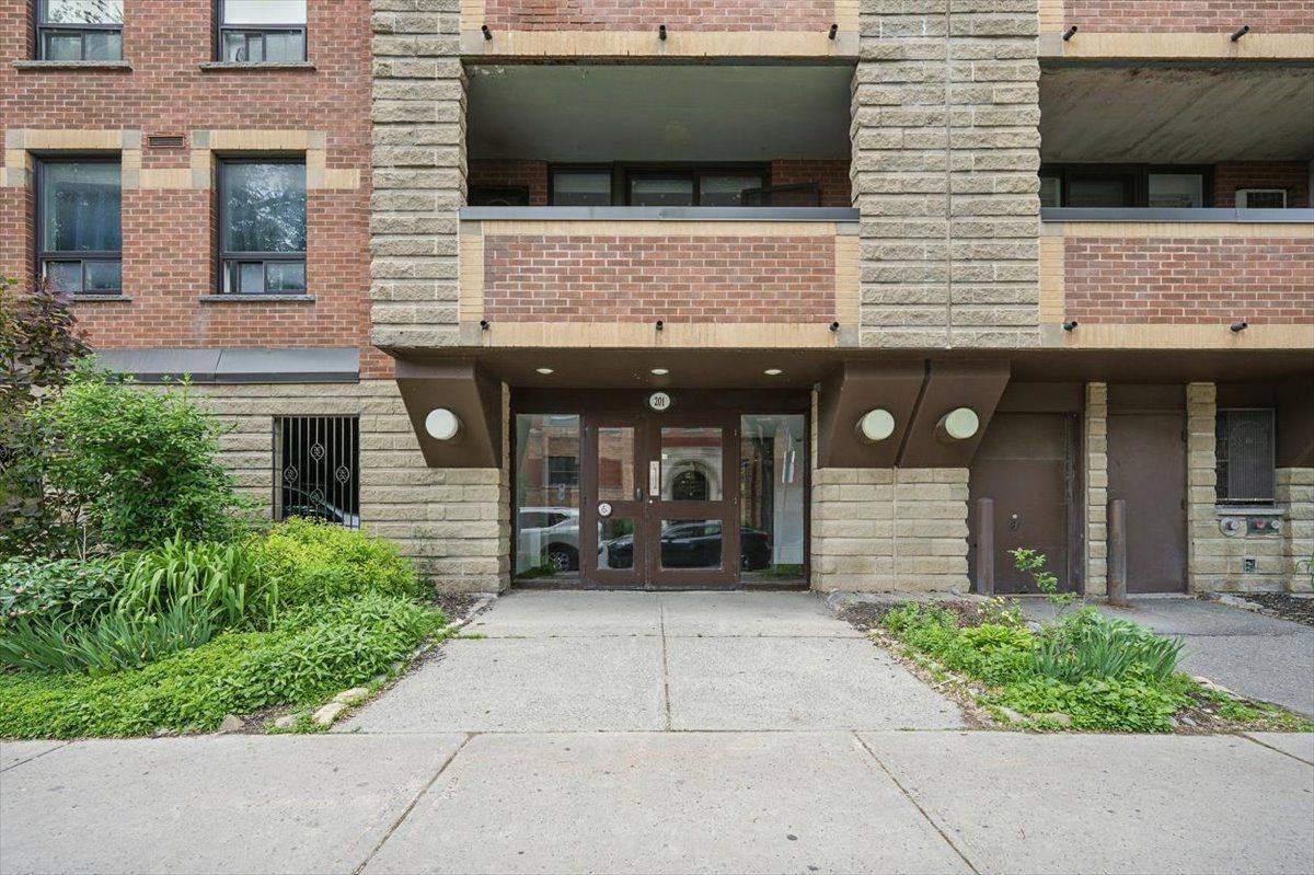 Lower Town - Sandy Hill, ON K1N 6P1,201 Laurier AVE E #404