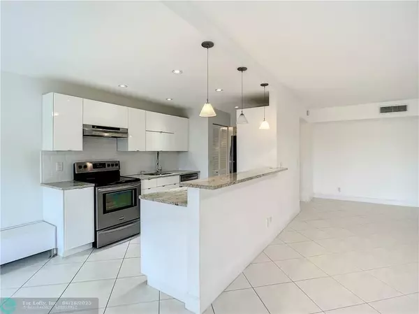 Boca Raton, FL 33433,6342 Longboat Ln #404