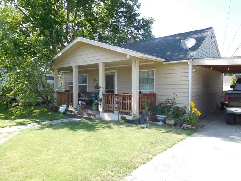 214 NW 5TH AVE, Milton Freewater, OR 97862