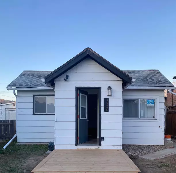 1230 2 AVE West, Drumheller, AB T0J0Y2