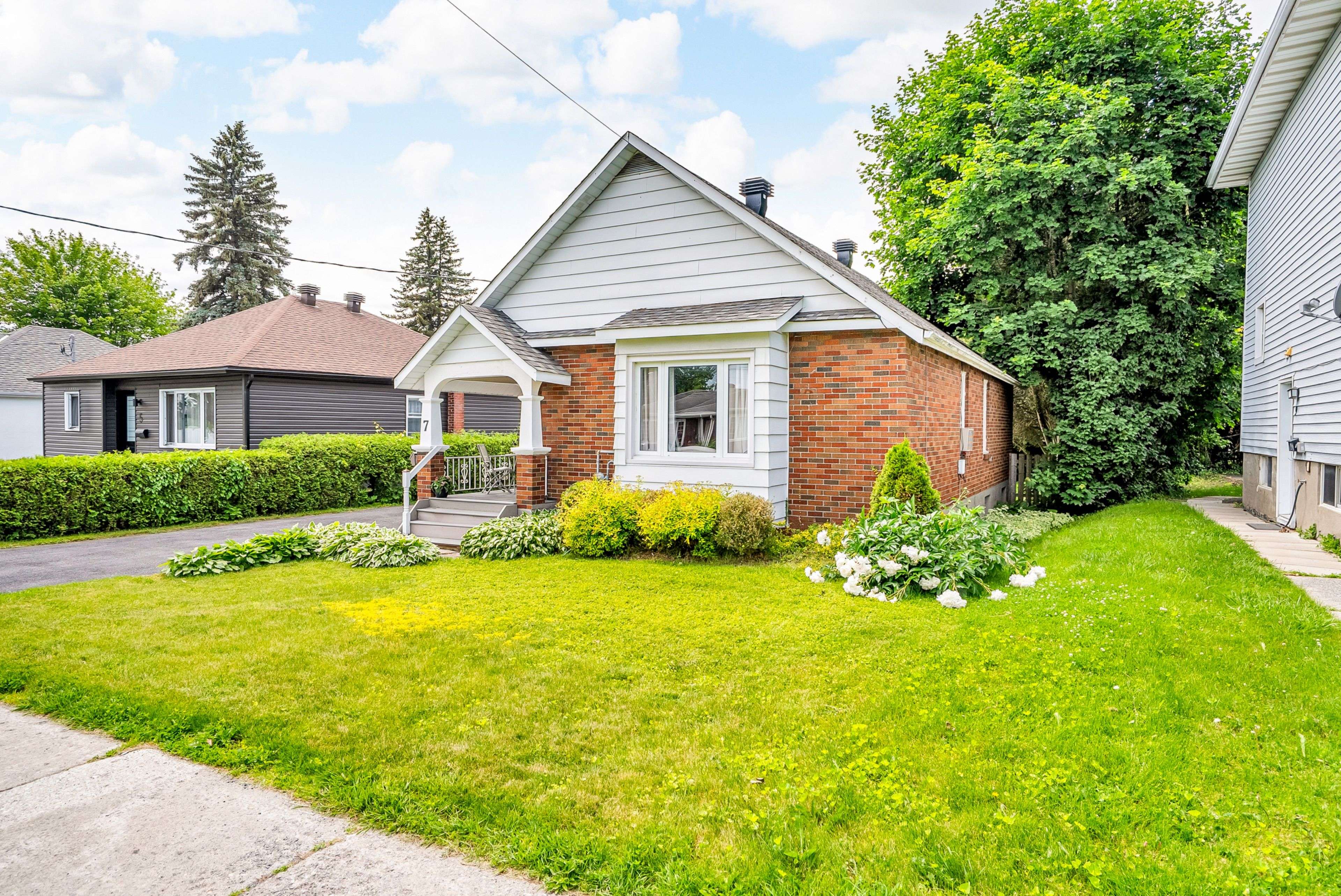 Cornwall, ON K6H 5J8,7 Anthony ST