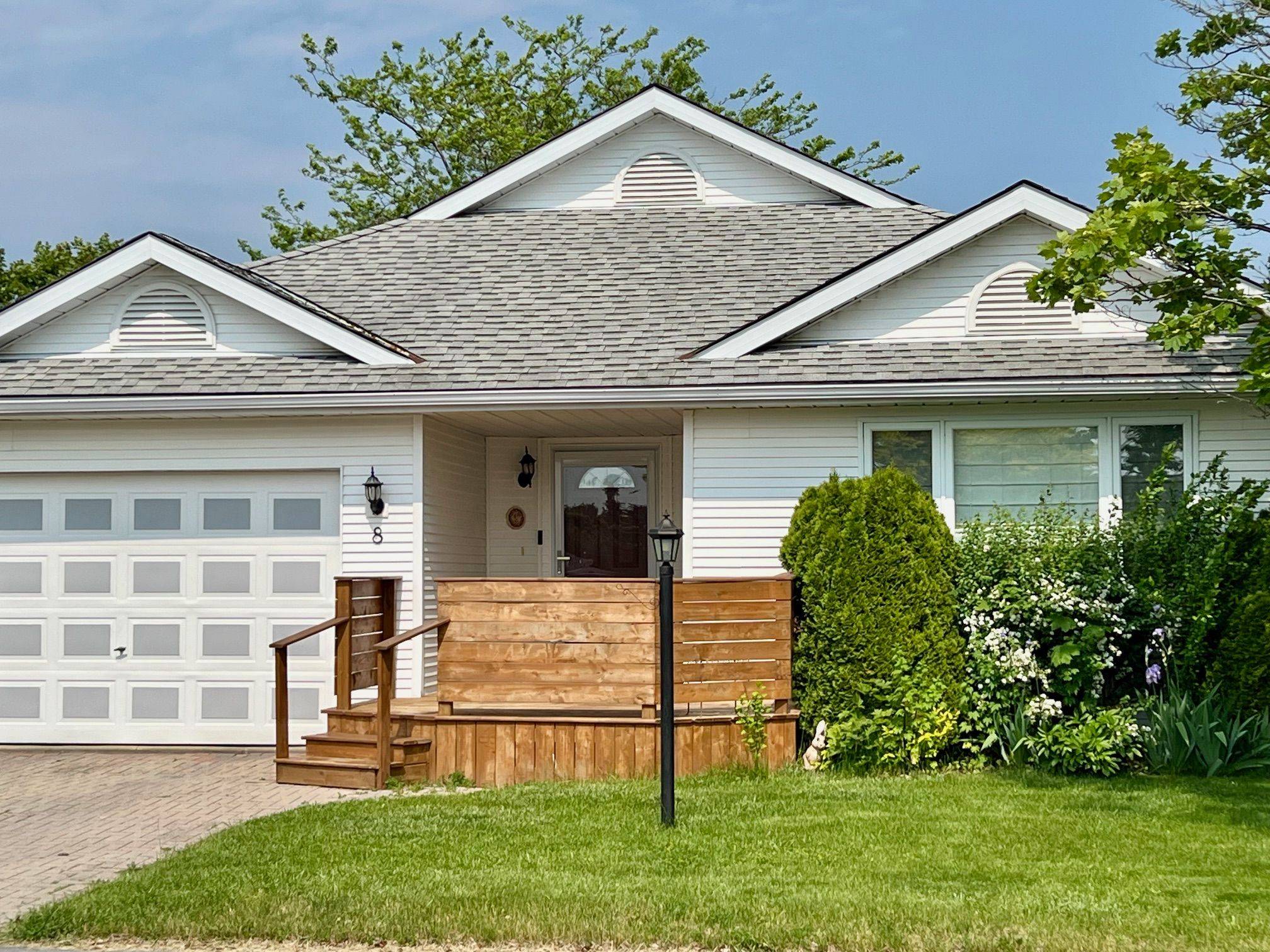 Prince Edward County, ON K0K 3L0,8 Heritage DR