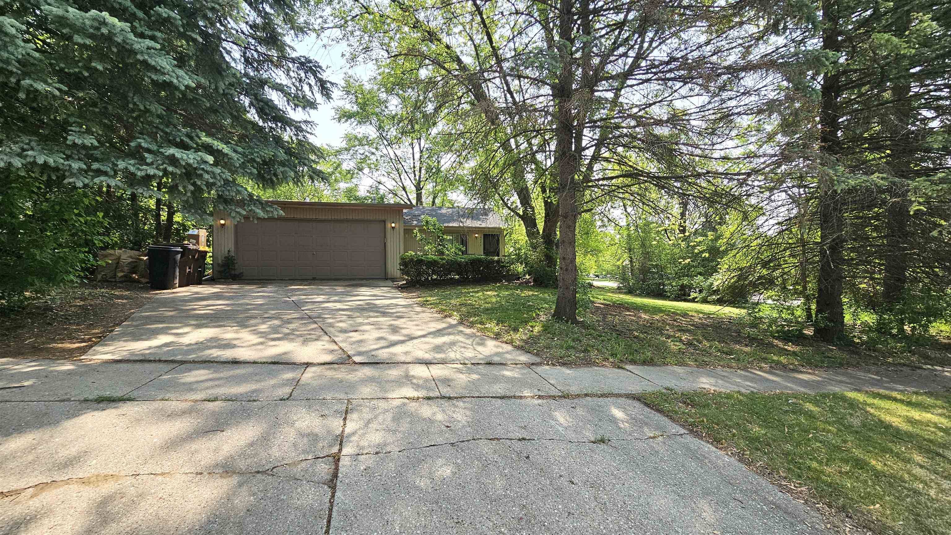 4111 Woodlake Ct, Loves Park, IL 61111