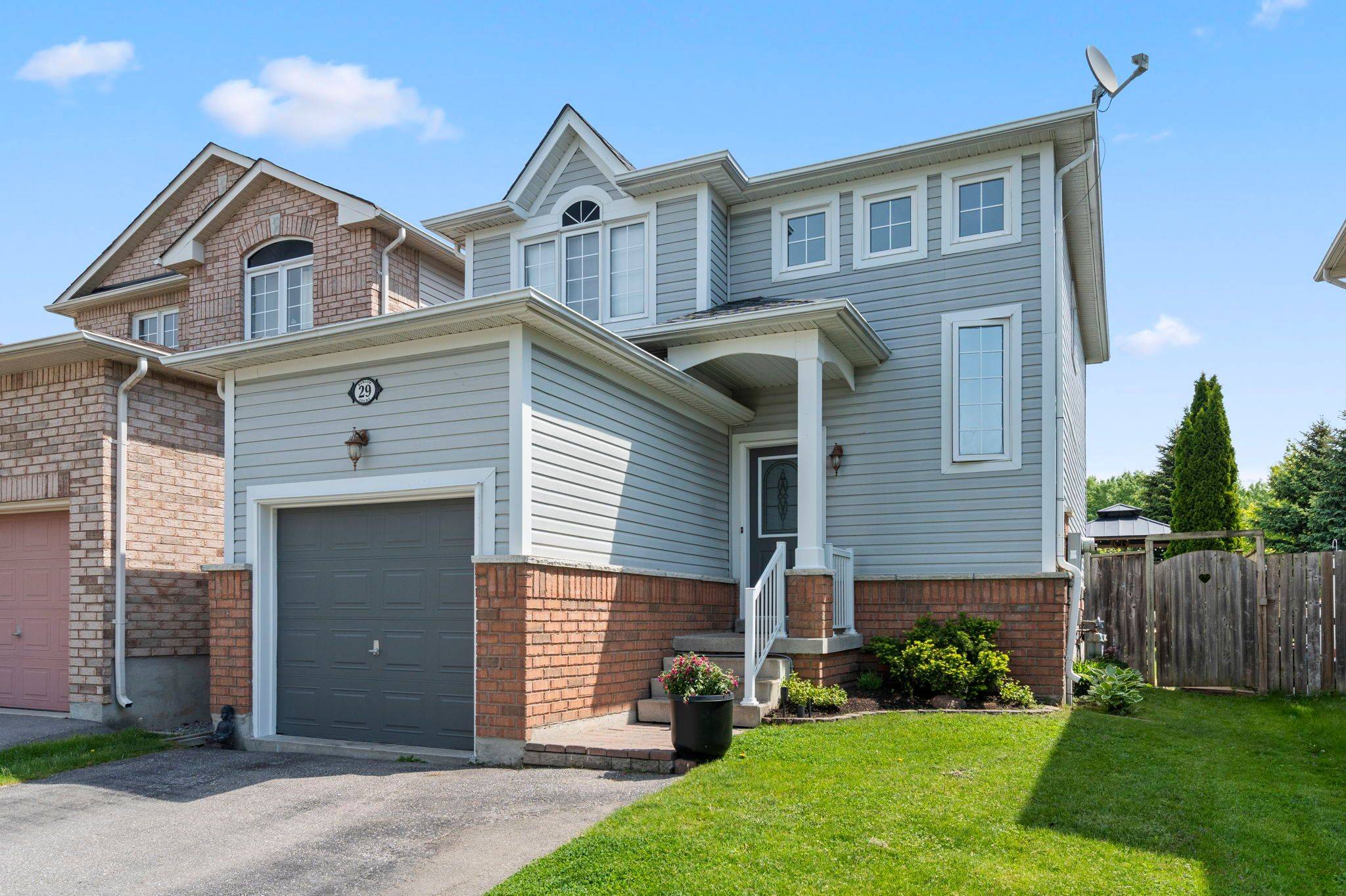 29 Barlow CT, Clarington, ON L1C 5G5