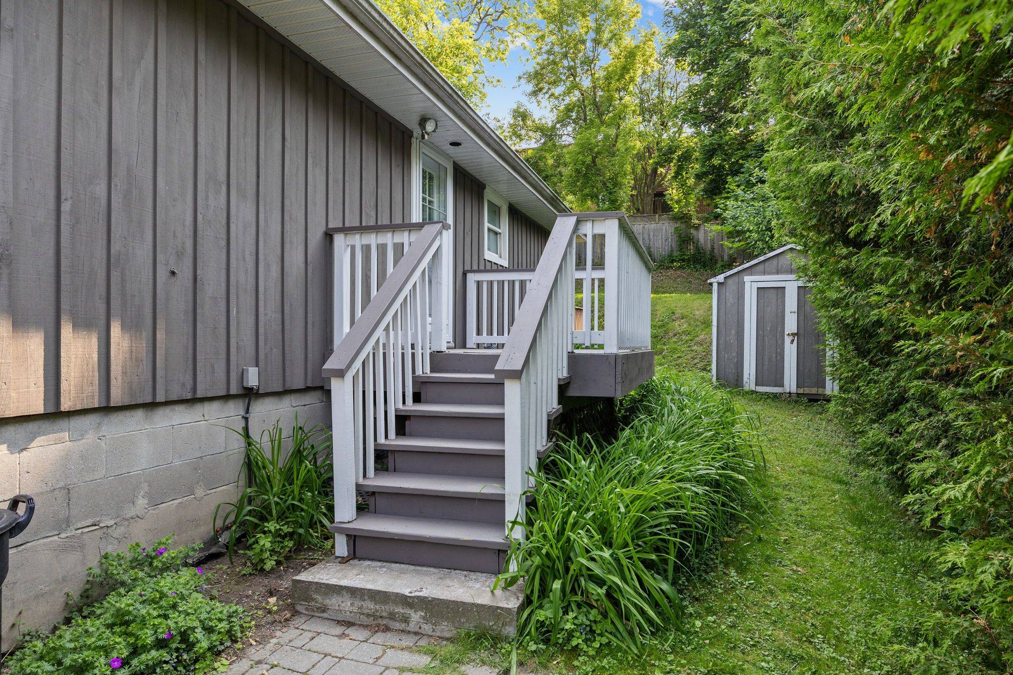 Pickering, ON L1W 2P1,716 Hillcrest RD