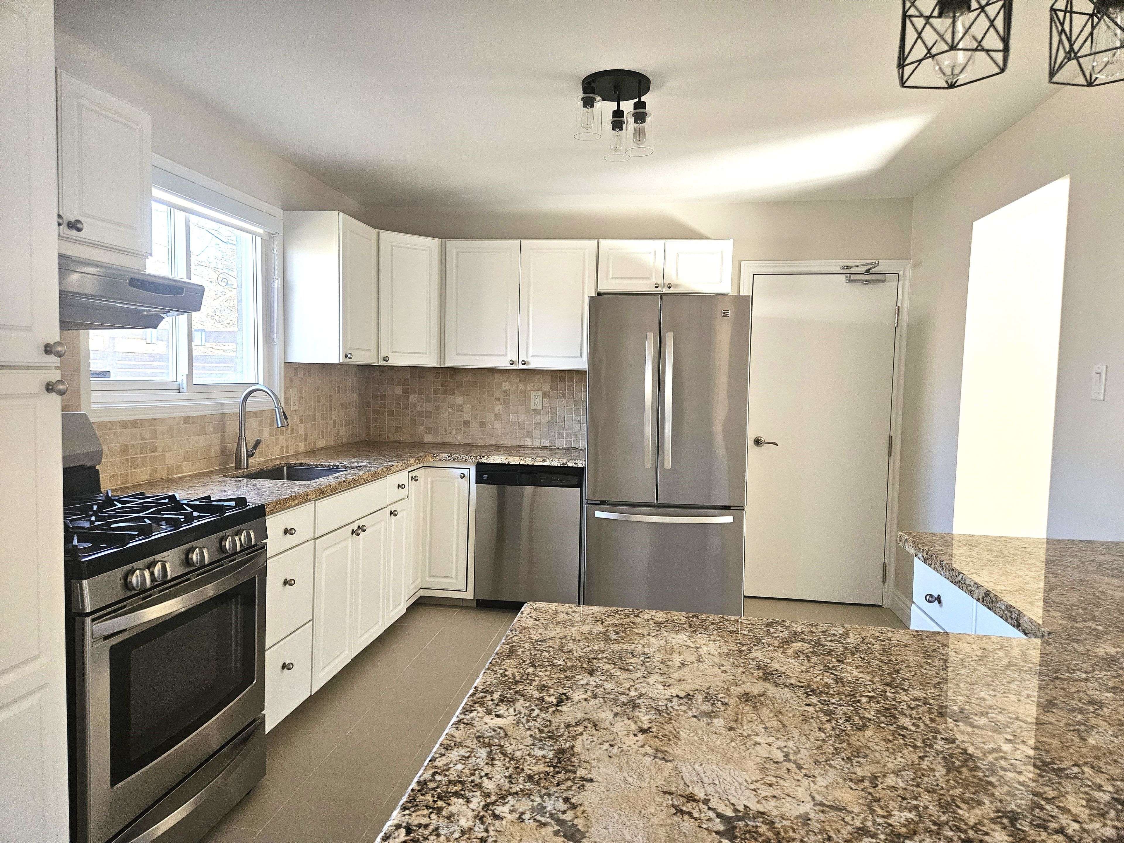 Pickering, ON L1W 2L2,976 Timmins GDNS #Main