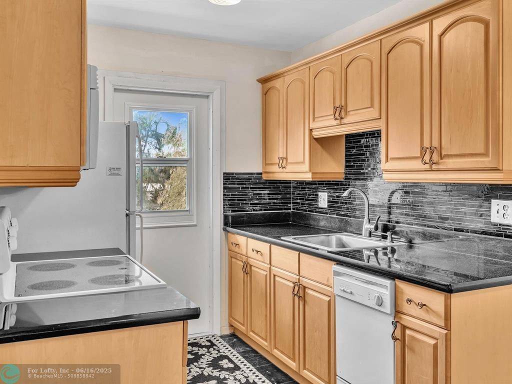Lauderdale By The Sea, FL 33308,224 Hibiscus Avenue  #258