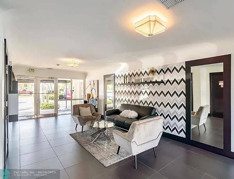 Fort Lauderdale, FL 33306,2881 NE 32nd St  #218