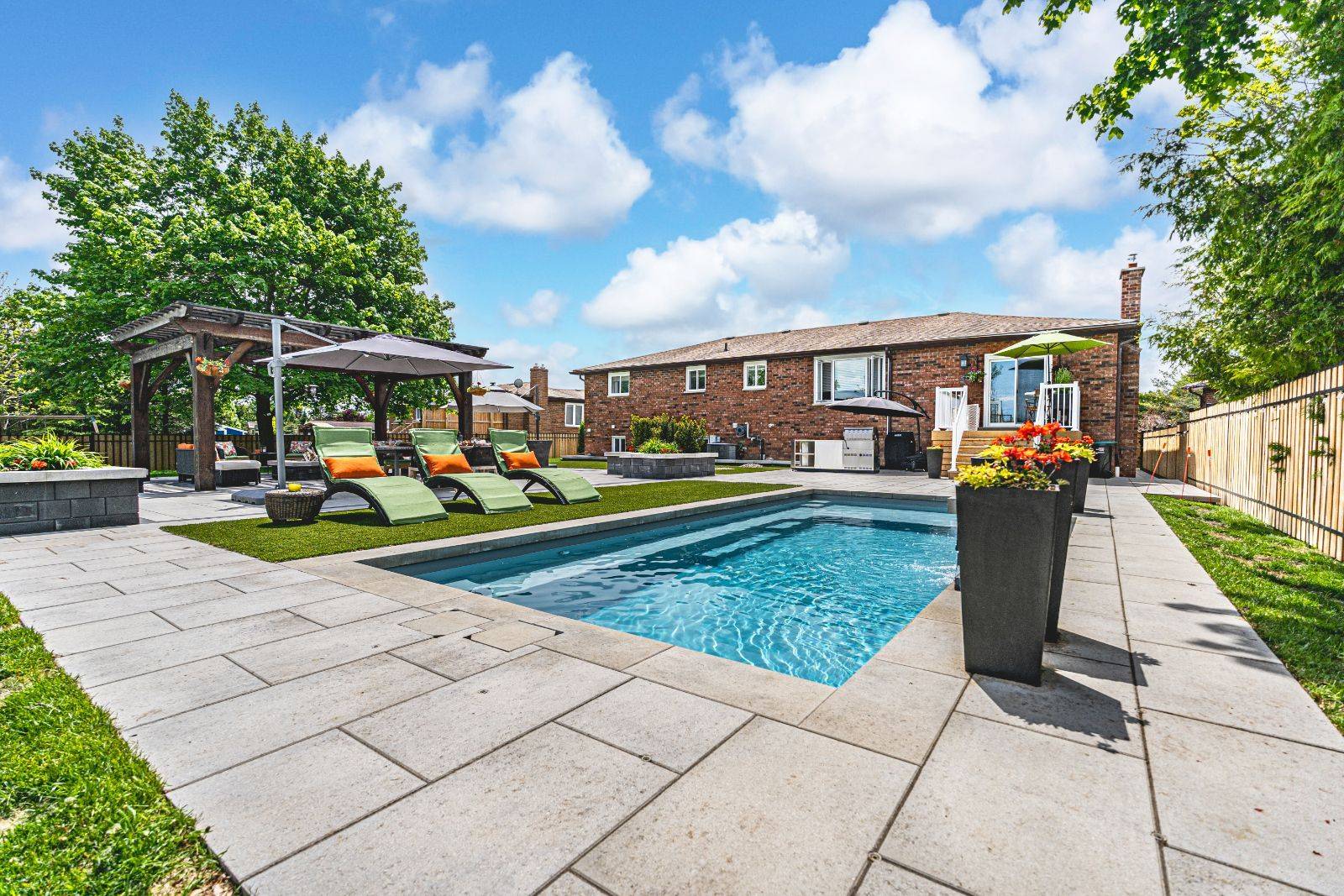 Innisfil, ON L9S 1B5,2076 Chantler ST