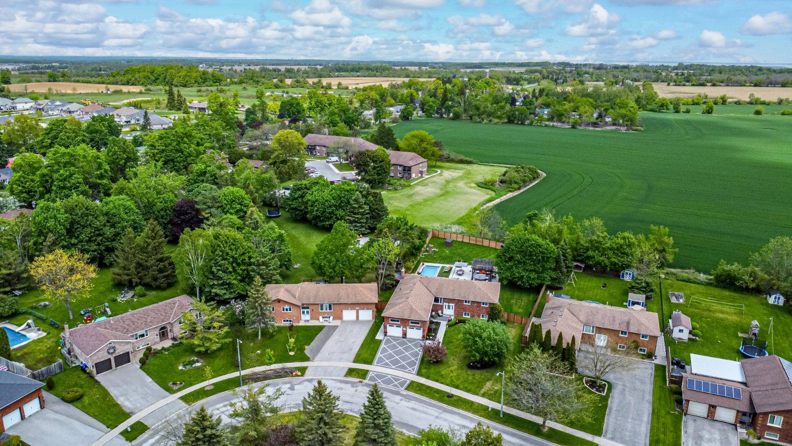 Innisfil, ON L9S 1B5,2076 Chantler ST