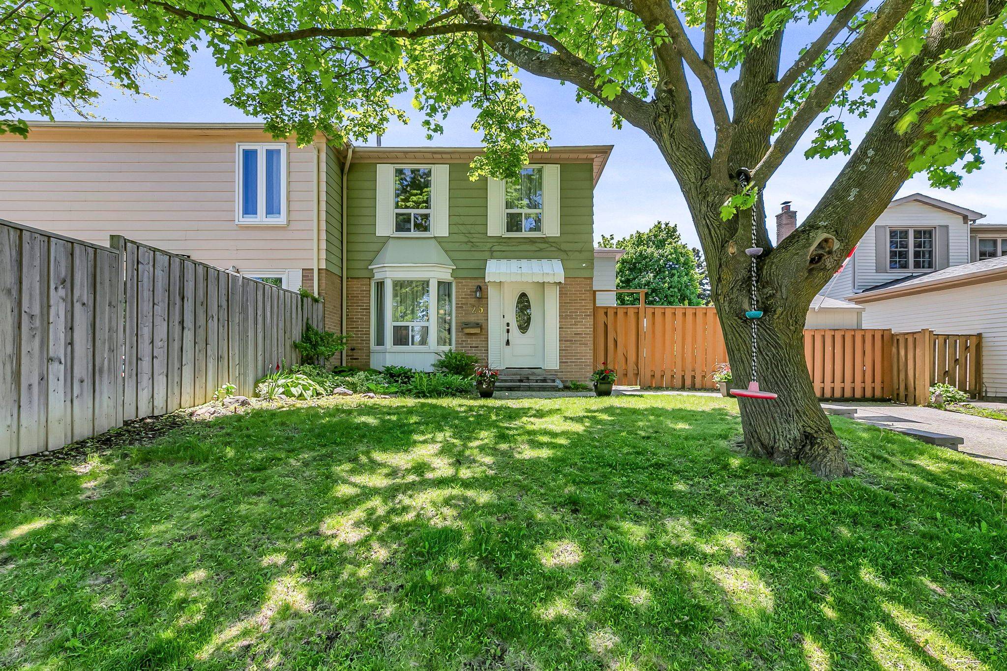 25 Castle Rock DR, Richmond Hill, ON L4C 5A3