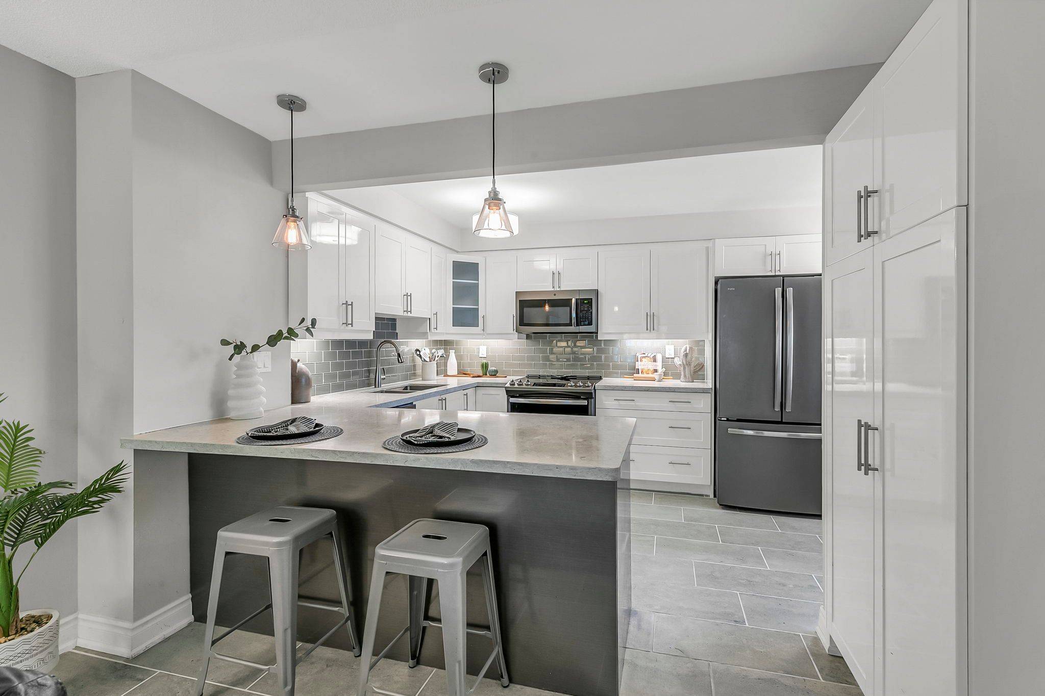 Richmond Hill, ON L4C 5A3,25 Castle Rock DR