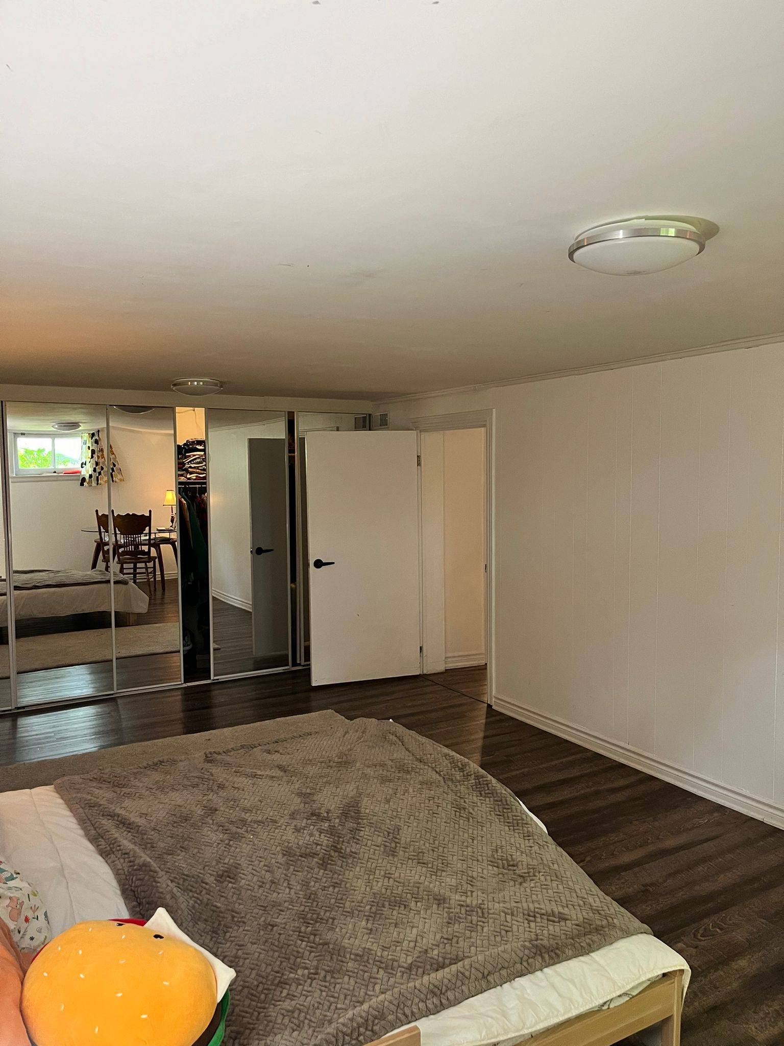 Newmarket, ON L3Y 1P3,318 Avenue RD #Basement