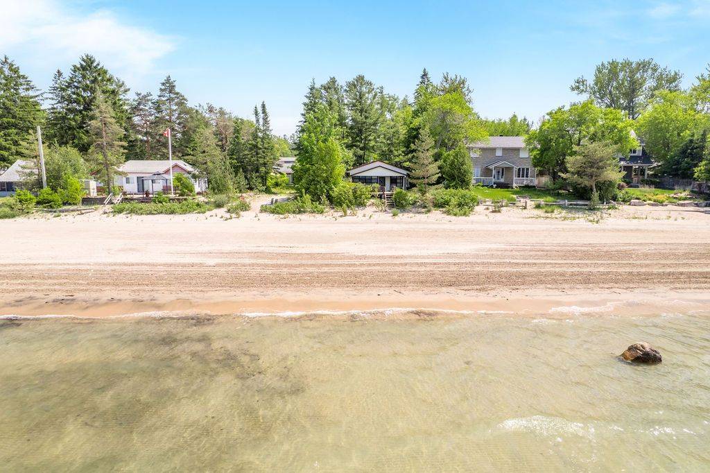 1864 Shore LN, Wasaga Beach, ON L9Z 1V2